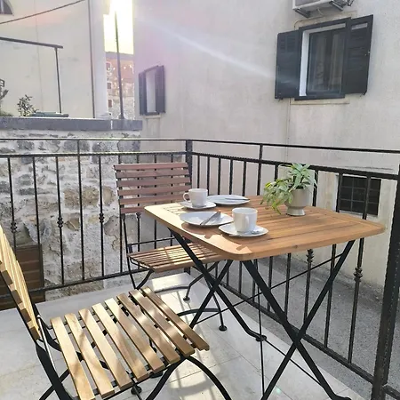 Steinhaus Casa Lapidaria *
